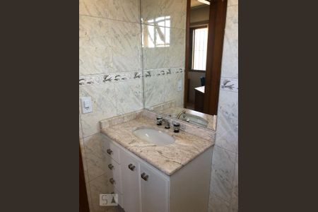 Casa para alugar com 128m², 3 quartos e 4 vagas Casa para alugar com 128m², 3 quartos e 4 vagasBanheiro