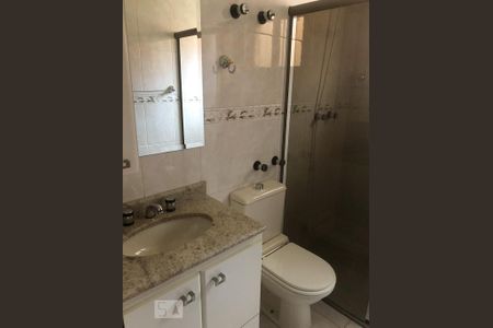 Banheiro de casa para alugar com 3 quartos, 128m² em Jardim Taboão, São Paulo