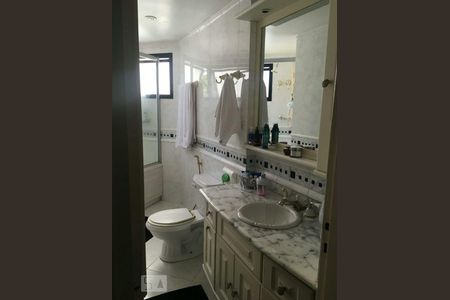 Apartamento para alugar com 100m², 3 quartos e 2 vagasDetalhe do Banheiro da Suite