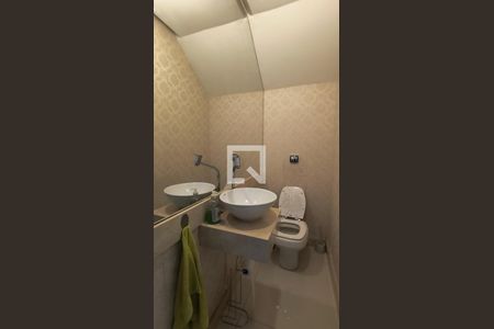 Lavabo  de casa de condomínio para alugar com 4 quartos, 275m² em Barra da Tijuca, Rio de Janeiro