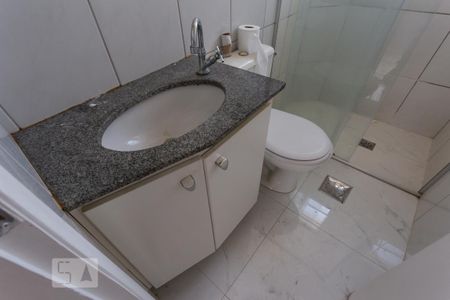 Apartamento à venda com 57m², 2 quartos e 1 vaga Apartamento à venda com 57m², 2 quartos e 1 vagaDetalhe do Banheiro