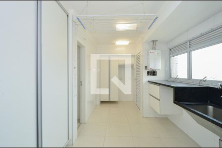 Apartamento à venda com 205m², 4 quartos e 4 vagas Apartamento à venda com 205m², 4 quartos e 4 vagasÁrea de Serviço