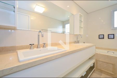 Apartamento à venda com 205m², 4 quartos e 4 vagas Apartamento à venda com 205m², 4 quartos e 4 vagasBanheiro da Suíte 2