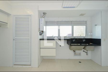 Apartamento à venda com 205m², 4 quartos e 4 vagas Apartamento à venda com 205m², 4 quartos e 4 vagasÁrea de Serviço