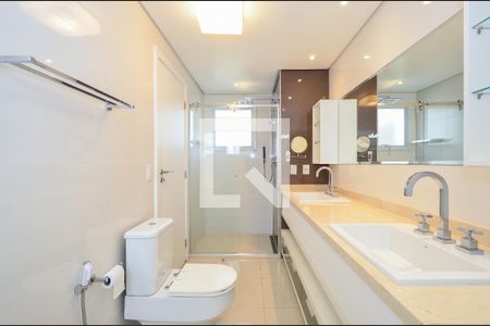 Apartamento à venda com 205m², 4 quartos e 4 vagas Apartamento à venda com 205m², 4 quartos e 4 vagasBanheiro da Suíte 2