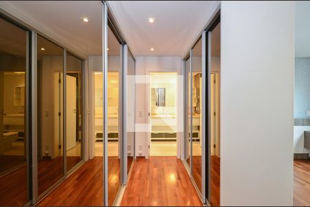 Apartamento à venda com 205m², 4 quartos e 4 vagas Apartamento à venda com 205m², 4 quartos e 4 vagasSuíte 2