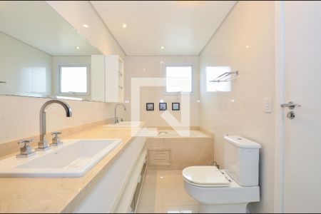 Apartamento à venda com 205m², 4 quartos e 4 vagas Apartamento à venda com 205m², 4 quartos e 4 vagasBanheiro da Suíte 2