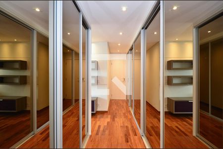 Apartamento à venda com 205m², 4 quartos e 4 vagas Apartamento à venda com 205m², 4 quartos e 4 vagasSuíte 2