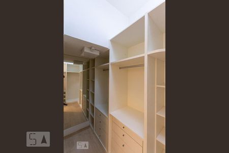 Apartamento à venda com 125m², 3 quartos e 1 vagaCloset