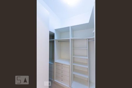 Apartamento à venda com 125m², 3 quartos e 1 vagaCloset