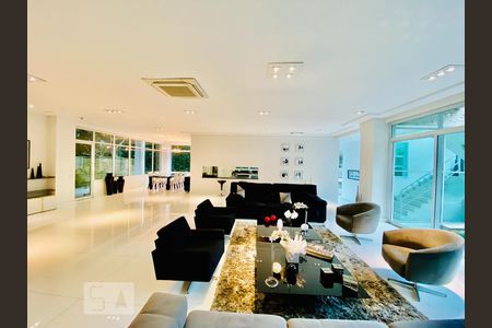 Casa à venda com 871m², 5 quartos e 6 vagas Casa à venda com 871m², 5 quartos e 6 vagasSala