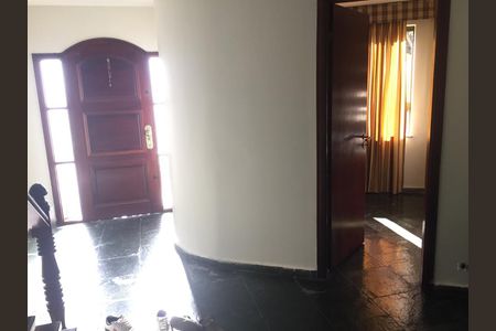 Casa à venda com 450m², 4 quartos e 6 vagasEntrada