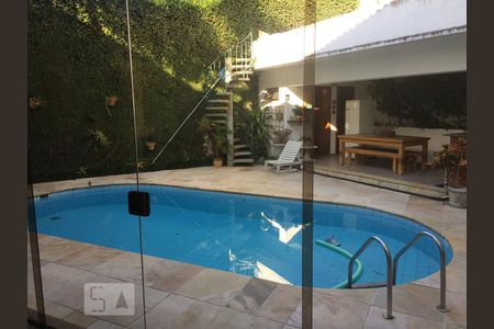 Casa à venda com 450m², 4 quartos e 6 vagasÁrea externa