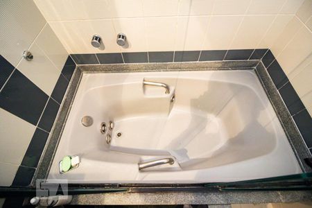 Apartamento para alugar com 242m², 4 quartos e 3 vagasBanheiro