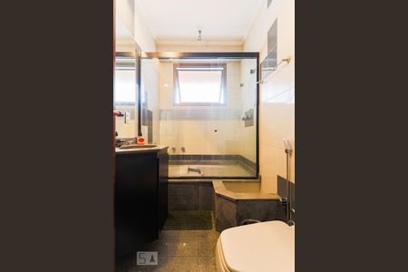 Apartamento para alugar com 242m², 4 quartos e 3 vagasBanheiro