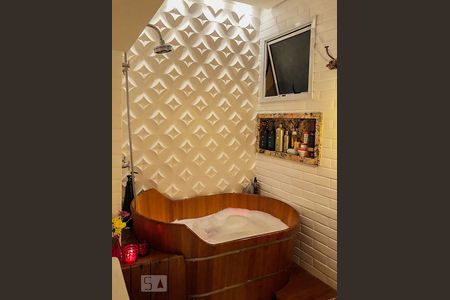 Apartamento à venda com 135m², 3 quartos e 2 vagas Apartamento à venda com 135m², 3 quartos e 2 vagasBanheiro Suíte 01