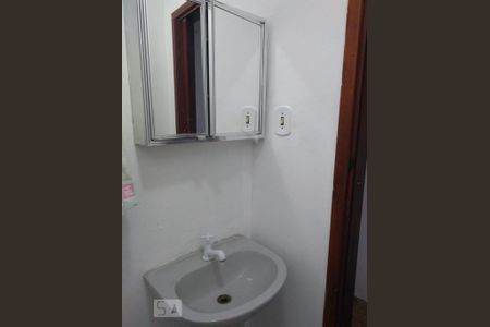 Lavabo de casa para alugar com 2 quartos, 120m² em Itaquera, São Paulo