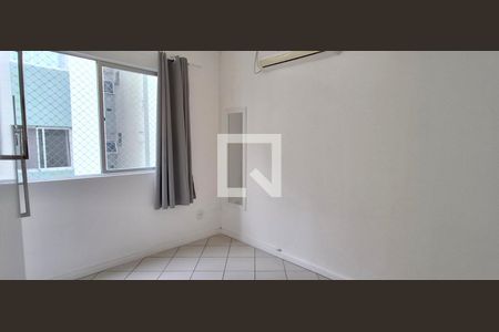 Quarto 1 de apartamento para alugar com 2 quartos, 52m² em Itacorubi, Florianópolis