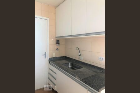 Cozinha de apartamento para alugar com 3 quartos, 73m² em Jardim Londrina, São Paulo