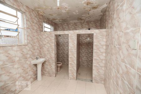 Casa para alugar com 484m², 5 quartos e 4 vagasBanheiro 2°Andar