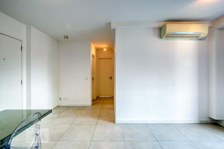 Sala de apartamento para alugar com 2 quartos, 69m² em Campina do Siqueira, Curitiba