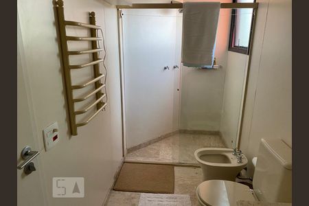 Banheiro de apartamento à venda com 2 quartos, 135m² em Pinheiros, São Paulo