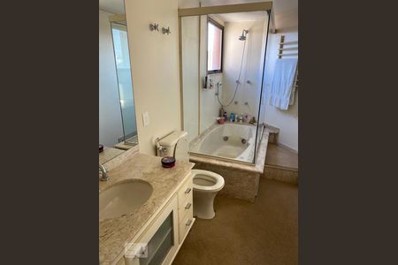 Banheiro de apartamento à venda com 2 quartos, 135m² em Pinheiros, São Paulo