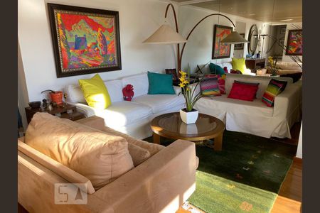 Sala de apartamento à venda com 2 quartos, 135m² em Pinheiros, São Paulo