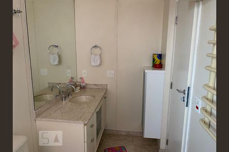 Banheiro de apartamento à venda com 2 quartos, 135m² em Pinheiros, São Paulo