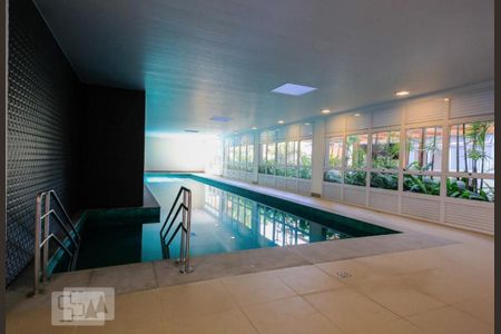 Studio para alugar com 30m², 1 quarto e 1 vaga Studio para alugar com 30m², 1 quarto e 1 vagaPiscina