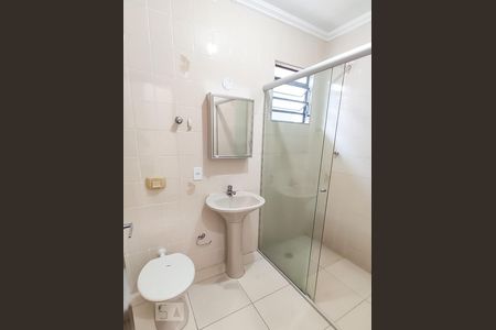Banheiro 1 de casa para alugar com 2 quartos, 113m² em Interlagos, São Paulo