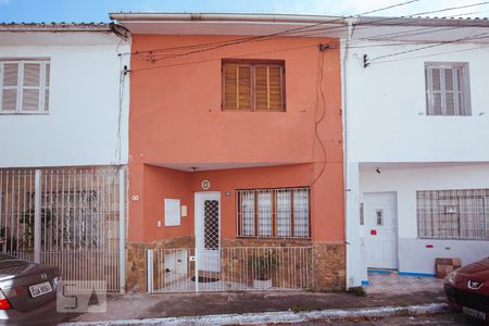 Casa à venda com 100m², 2 quartos e sem vaga Casa à venda com 100m², 2 quartos e sem vagaFachada