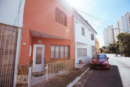 Casa à venda com 100m², 2 quartos e sem vaga Casa à venda com 100m², 2 quartos e sem vagaFachada