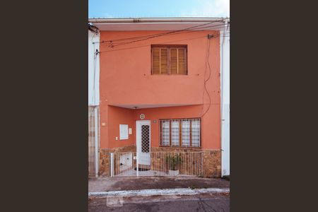 Casa à venda com 100m², 2 quartos e sem vaga Casa à venda com 100m², 2 quartos e sem vagaFachada