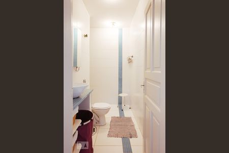 Banheiro de casa à venda com 2 quartos, 100m² em Vila Madalena, São Paulo