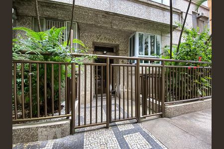 Apartamento à venda com 70m², 2 quartos e sem vagaFachada e portaria