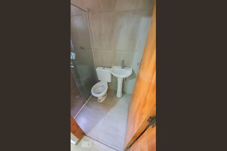 Banheiro de casa para alugar com 1 quarto, 45m² em Vila Caraguatá, São Paulo