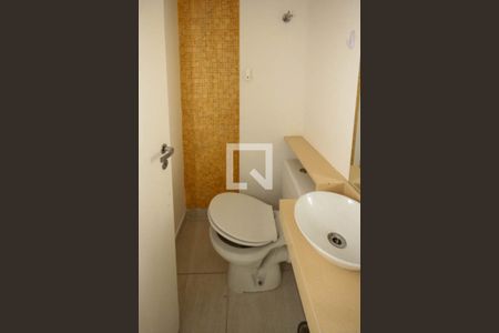 banheiro de apartamento para alugar com 2 quartos, 65m² em Jardim Piqueroby, São Paulo