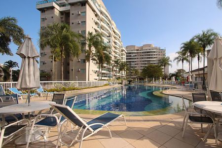Apartamento para alugar com 65m², 2 quartos e 1 vagaÁrea comum - Piscina