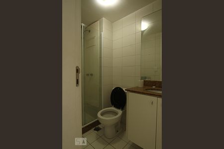 Banheiro Corredor de apartamento para alugar com 2 quartos, 65m² em Camorim, Rio de Janeiro