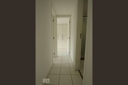 Corredor de apartamento para alugar com 2 quartos, 65m² em Camorim, Rio de Janeiro