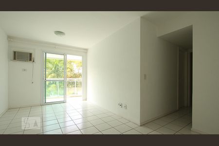 Sala de apartamento para alugar com 2 quartos, 65m² em Camorim, Rio de Janeiro