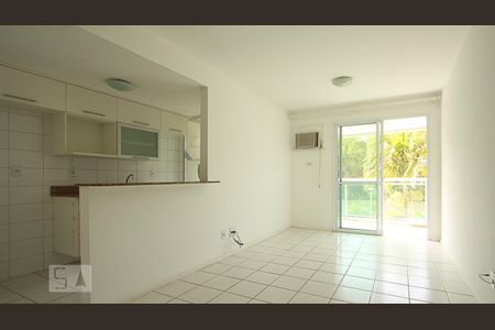 Sala de apartamento para alugar com 2 quartos, 65m² em Camorim, Rio de Janeiro