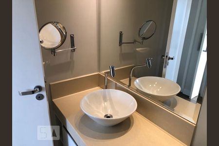 Apartamento para alugar com 57m², 2 quartos e 1 vaga Apartamento para alugar com 57m², 2 quartos e 1 vagaBanheiro da suíte