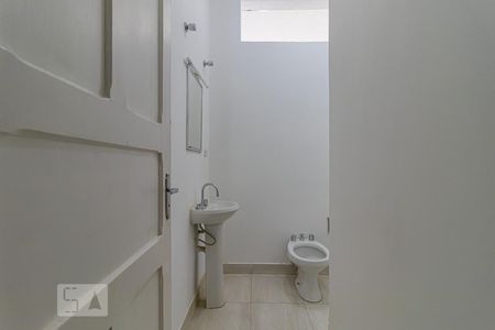Casa para alugar com 190m², 3 quartos e 2 vagas Casa para alugar com 190m², 3 quartos e 2 vagasBanheiro Corredor