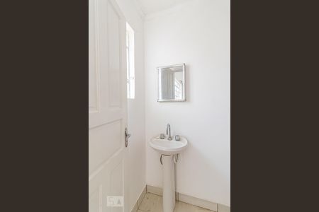 Casa para alugar com 190m², 3 quartos e 2 vagas Casa para alugar com 190m², 3 quartos e 2 vagasBanheiro de Serviço