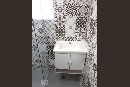 Banheiro de casa para alugar com 1 quarto, 28m² em Vila Guarani (z Sul), São Paulo