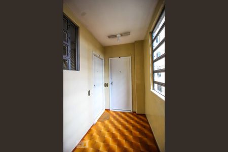 Apartamento para alugar com 70m², 3 quartos e sem vaga Apartamento para alugar com 70m², 3 quartos e sem vagaHall