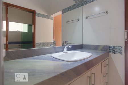 Casa de condomínio à venda com 265m², 4 quartos e 2 vagas Casa de condomínio à venda com 265m², 4 quartos e 2 vagasBanheiro