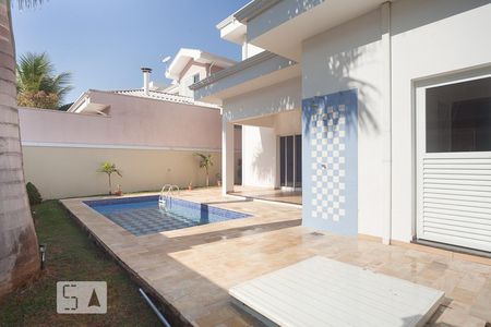 Casa de condomínio à venda com 265m², 4 quartos e 2 vagas Casa de condomínio à venda com 265m², 4 quartos e 2 vagasPiscina